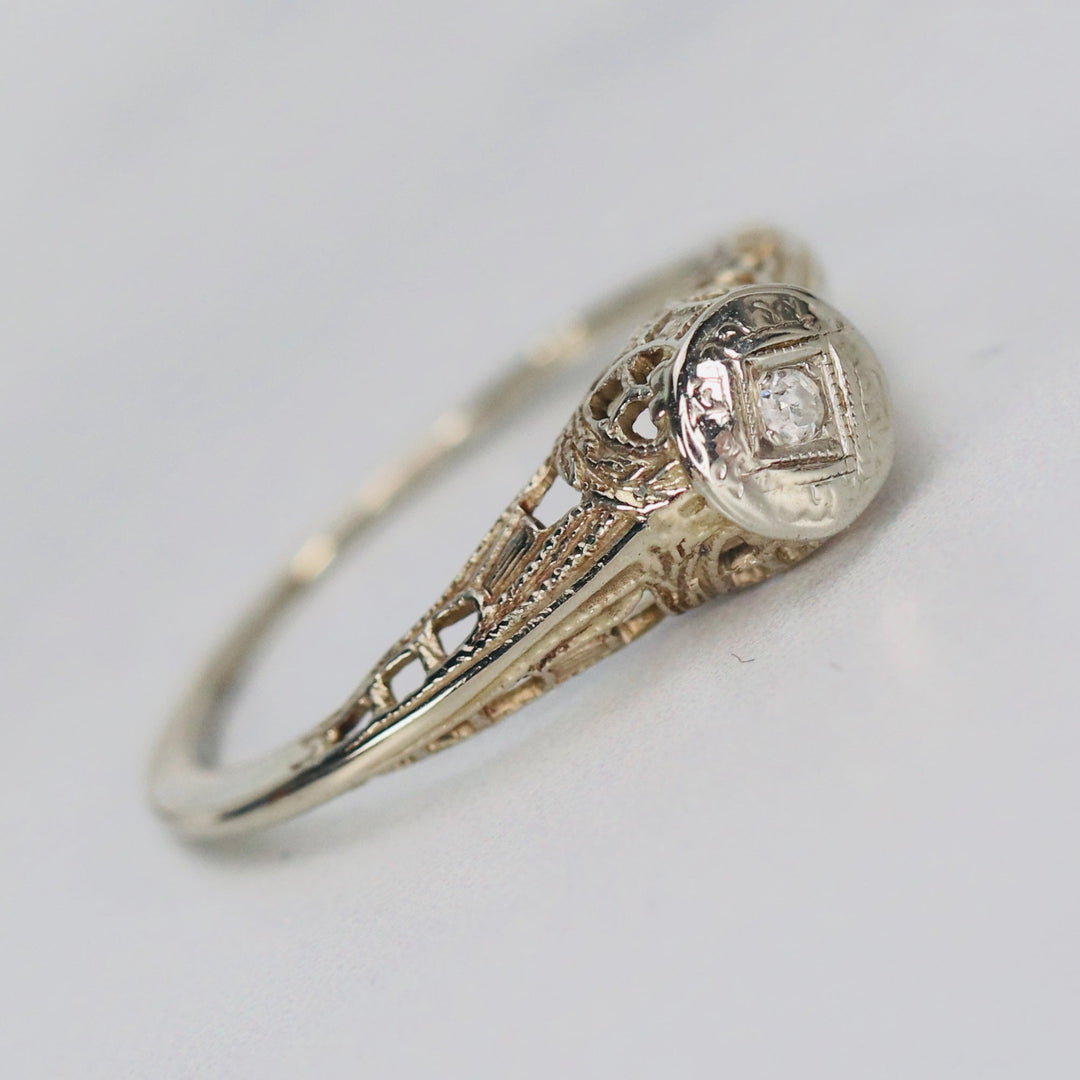 Vintage ring with diamond in 14k white gold