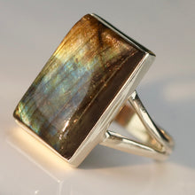 Load image into Gallery viewer, Sterling silver labradorite ring
