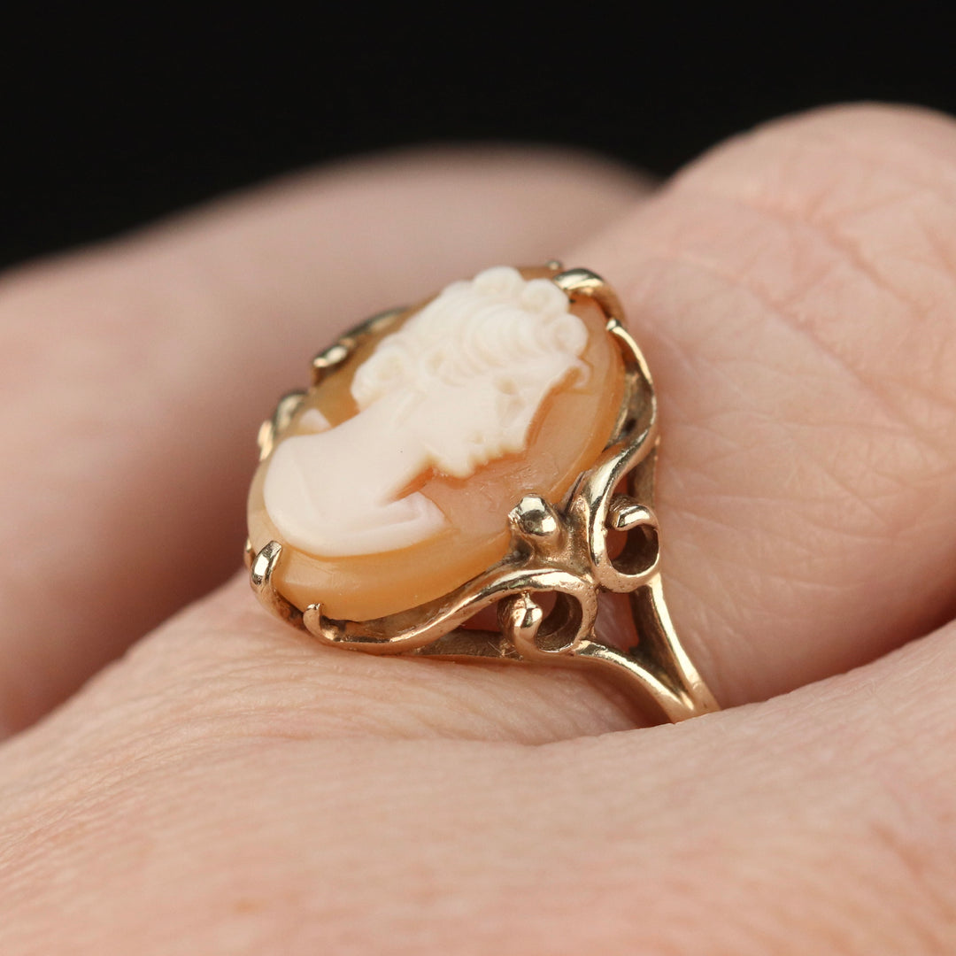Vintage yellow gold cameo ring