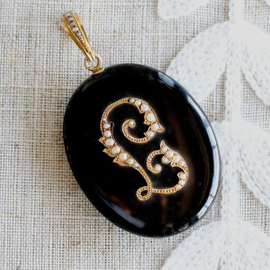 Vintage Large onyx and pearl mourning locket in 14k yellow gold