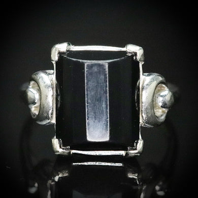 Vintage onyx ring in white gold