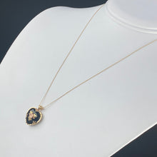 Load image into Gallery viewer, Vintage onyx heart shaped necklace in tri-tone gold