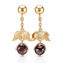 Load image into Gallery viewer, Estate star sapphire earrings in yellow gold