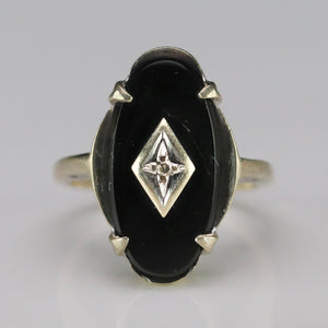 Onyx and diamond ring in white gold