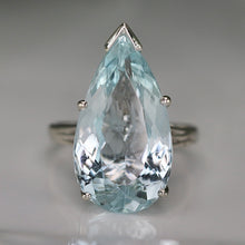Load image into Gallery viewer, Spectacular vintage 11.60ct pear shape blue topaz ring in 14k white gold