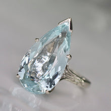 Load image into Gallery viewer, Spectacular vintage 11.60ct pear shape blue topaz ring in 14k white gold