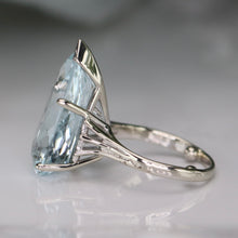 Load image into Gallery viewer, Spectacular vintage 11.60ct pear shape blue topaz ring in 14k white gold