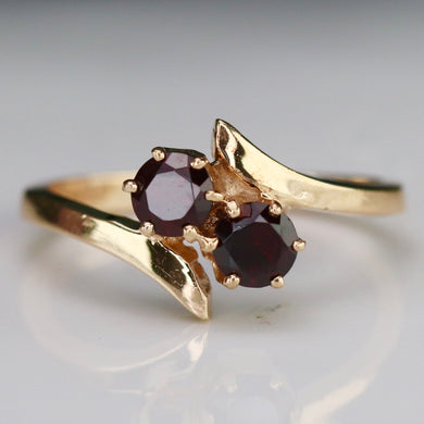 Estate vintage Garnet ring in yellow gold