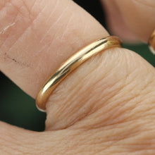 Load image into Gallery viewer, Estate Vintage 14k yellow gold 2.18mm classic plain band