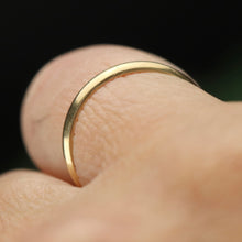 Load image into Gallery viewer, Estate Vintage 14k yellow gold 2.18mm classic plain band