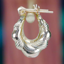 Load image into Gallery viewer, Estate vintage Yellow gold creole earrings