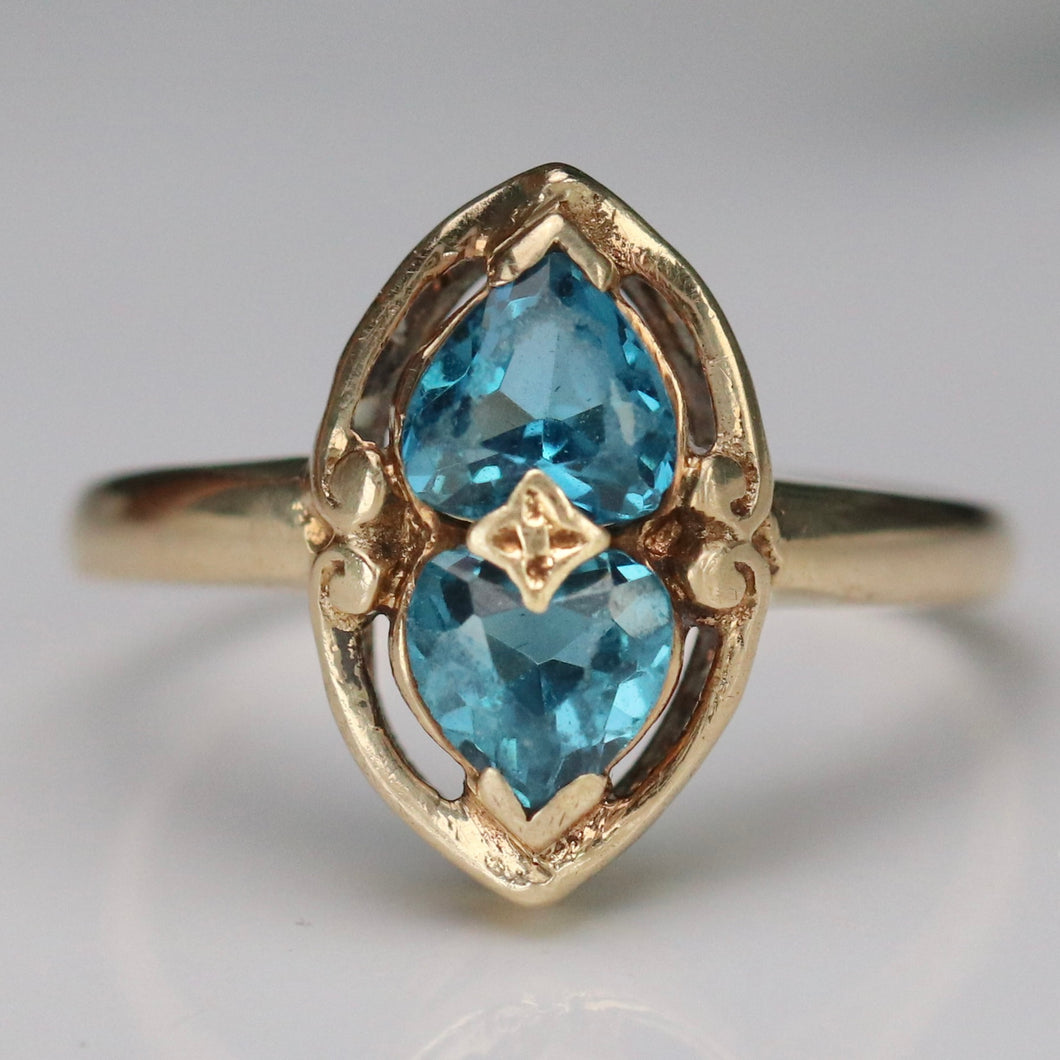 Estate vintage sweet Blue topaz ring in yellow gold