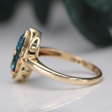 Load image into Gallery viewer, Estate vintage sweet Blue topaz ring in yellow gold