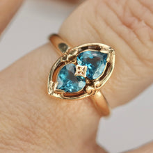 Load image into Gallery viewer, Estate vintage sweet Blue topaz ring in yellow gold