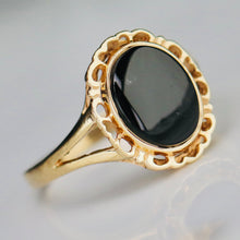Load image into Gallery viewer, Estate classic vintage oval onyx ring in yellow gold