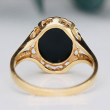 Load image into Gallery viewer, Estate classic vintage oval onyx ring in yellow gold