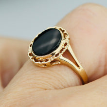 Load image into Gallery viewer, Estate classic vintage oval onyx ring in yellow gold