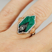 Load image into Gallery viewer, Estate vintage onyx and Chrysoprase ring in 14k gold