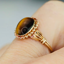 Load image into Gallery viewer, Estate vintage tigers eye ring in yellow gold