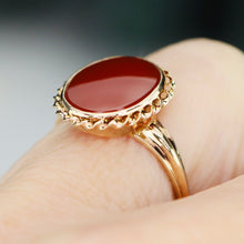 Load image into Gallery viewer, Estate vintage Carnelian ring in yellow gold
