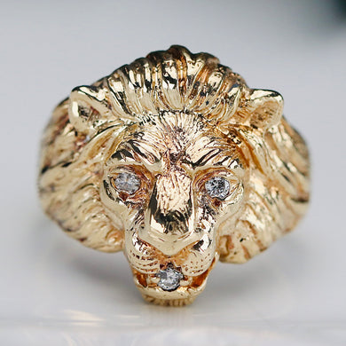 Estate vintage lion’s head ring in yellow gold with diamonds