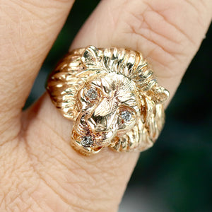 Estate vintage lion’s head ring in yellow gold with diamonds