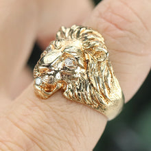 Load image into Gallery viewer, Estate vintage lion’s head ring in yellow gold with diamonds