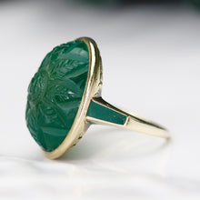 Load image into Gallery viewer, Estate vintage carved cabochon chrysoprase ring in yellow gold