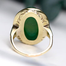 Load image into Gallery viewer, Estate vintage carved cabochon chrysoprase ring in yellow gold