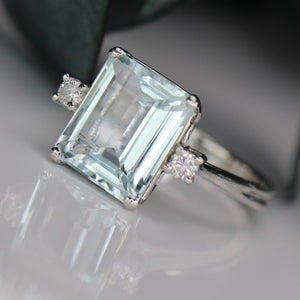 Estate vintage Aquamarine and diamond ring in 14k white gold