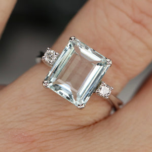 Estate vintage Aquamarine and diamond ring in 14k white gold