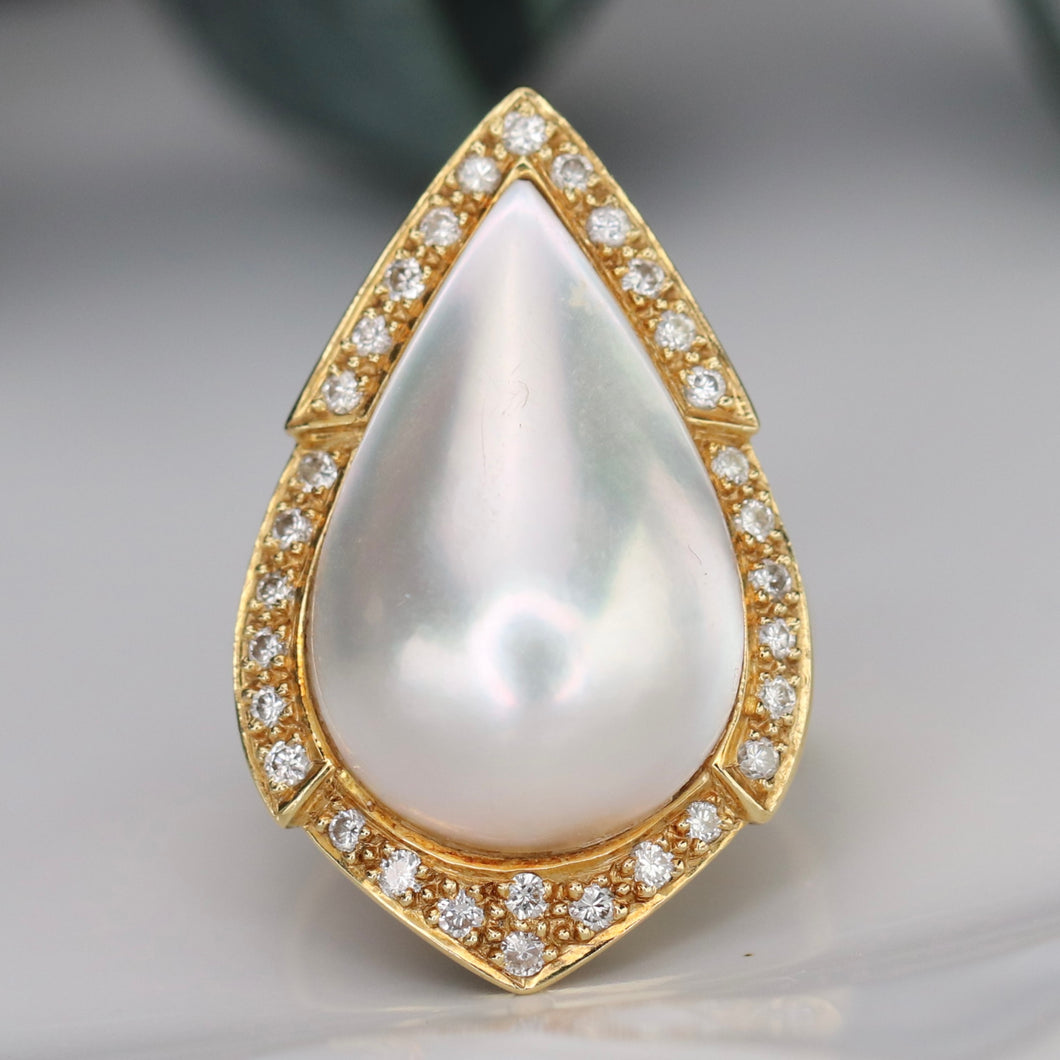 Estate Vintage mabé pearl and diamond ring in 18k yellow gold