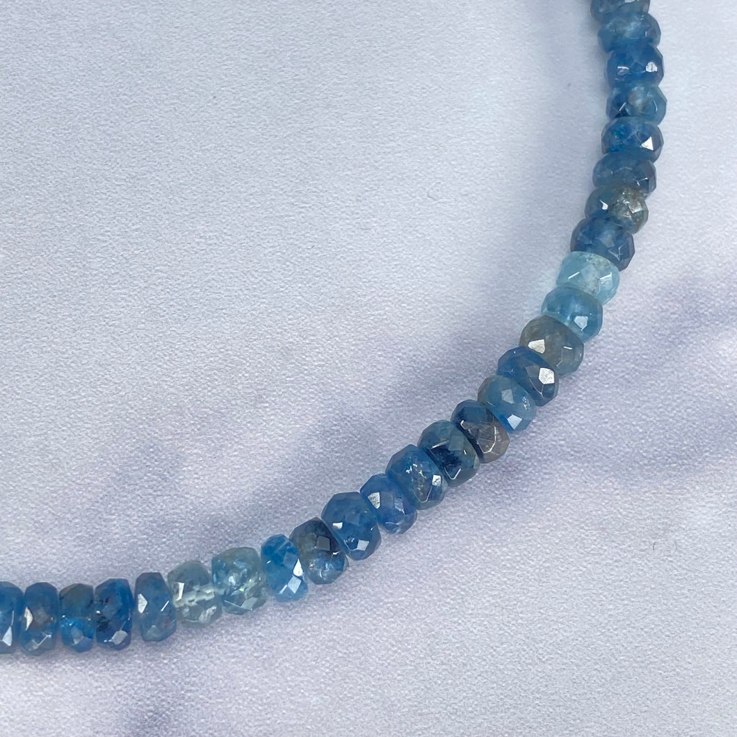 Moss aquamarine strand