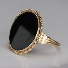 Load image into Gallery viewer, Estate classic oval onyx vintage ring in yellow gold