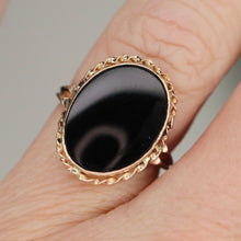 Load image into Gallery viewer, Estate classic oval onyx vintage ring in yellow gold