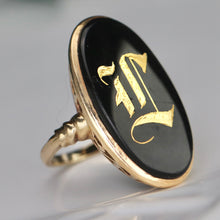 Load image into Gallery viewer, Estate Initial L oval onyx vintage ring in yellow gold