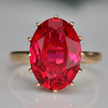 Load image into Gallery viewer, Estate vintage red paste ring in yellow gold