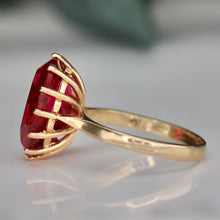 Load image into Gallery viewer, Estate vintage red paste ring in yellow gold