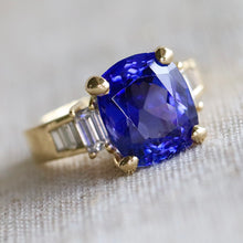 Load image into Gallery viewer, Estate vintage tanzanite and diamond ring in 18k yellow gold