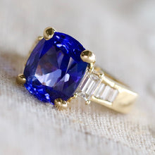Load image into Gallery viewer, Estate vintage tanzanite and diamond ring in 18k yellow gold