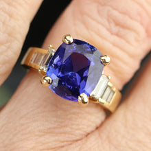 Load image into Gallery viewer, Estate vintage tanzanite and diamond ring in 18k yellow gold