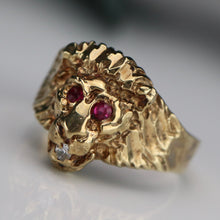 Load image into Gallery viewer, Vintage estate Lion’s head ring in yellow gold