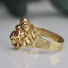 Load image into Gallery viewer, Vintage estate Lion’s head ring in yellow gold