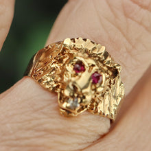 Load image into Gallery viewer, Vintage estate Lion’s head ring in yellow gold