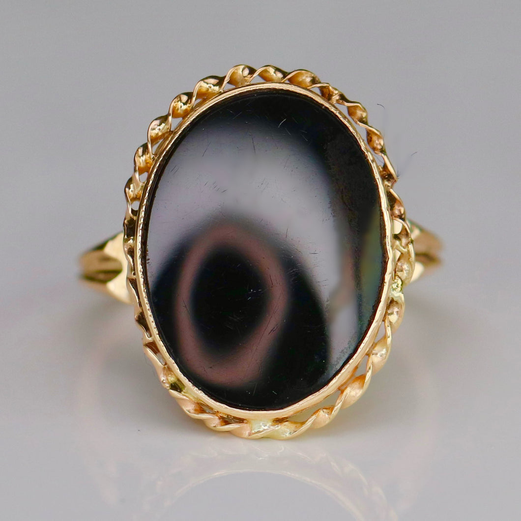 Estate classic oval onyx vintage ring in yellow gold