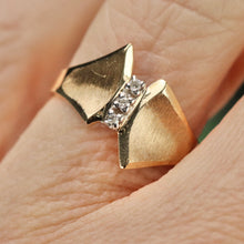 Load image into Gallery viewer, Vintage diamond ring in yellow gold