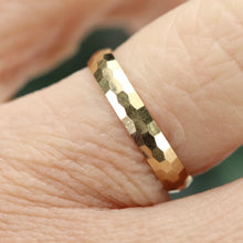 Load image into Gallery viewer, Faceted band in 14k yellow gold