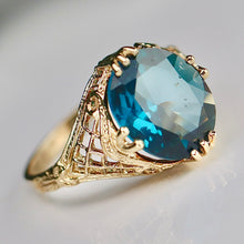 Load image into Gallery viewer, Vintage deep blue lab grown spinel ring in yellow gold