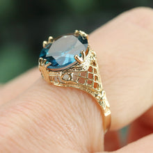 Load image into Gallery viewer, Vintage deep blue lab grown spinel ring in yellow gold