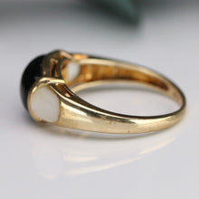 Load image into Gallery viewer, Onyx and mother of pearl ring in yellow gold